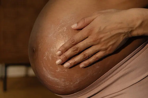 Toque: o primeiro sentido a se desenvolver no feto durante a gravidez - Mustela Brasil - 1
